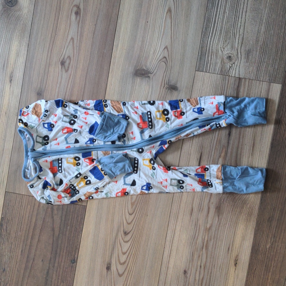 Little Sleepies construction zippy